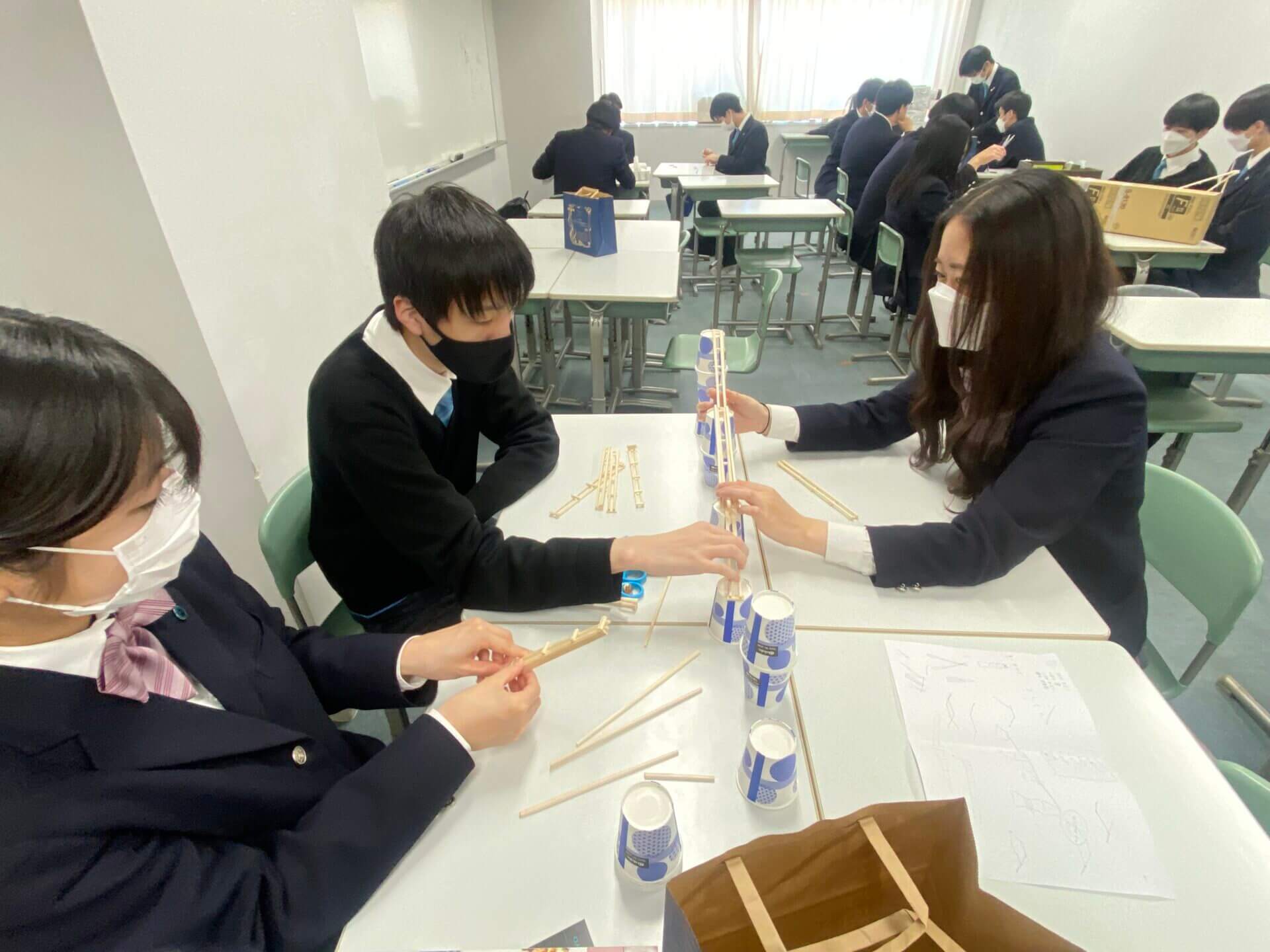 【学習】 自ら授業を創る ～実験器具をグループで作成～ | クラーク記念国際高等学校