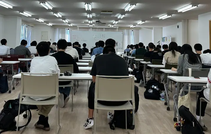 学力コンクール　後ろからの画像