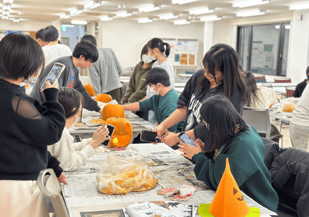 ハロウィンイベント　ジャック・オー・ランタンづくり②