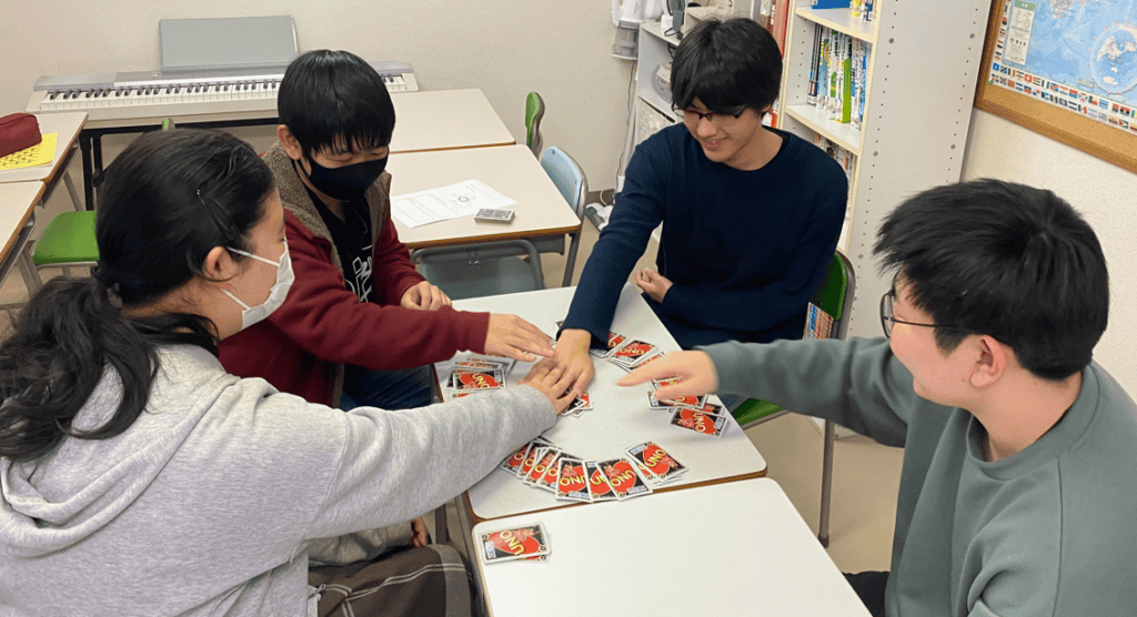 出前授業　カードゲーム実施中